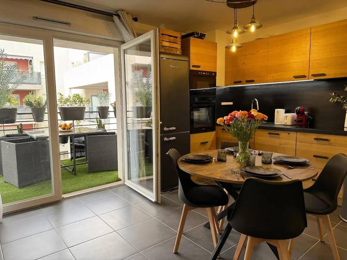 Charming 2-Room Apartment In Lavandou, Terrace, Parking, Air Conditioning Le Lavandou
